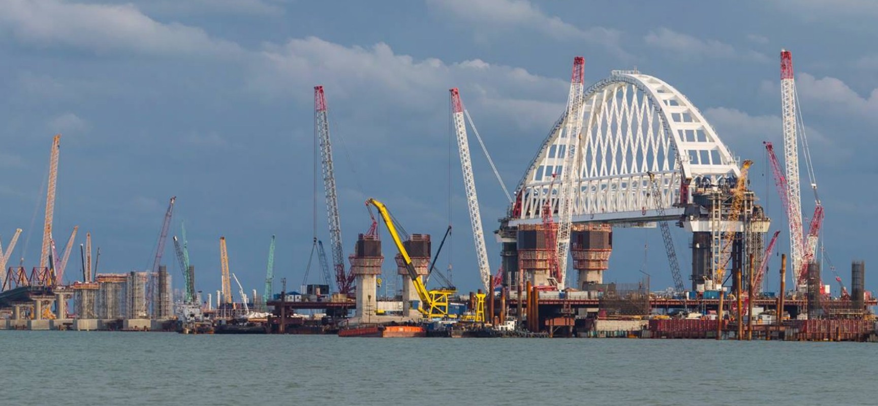 Инженерный мониторинг подтвердил 100% точности установки железнодорожной арки моста через Керченский пролив