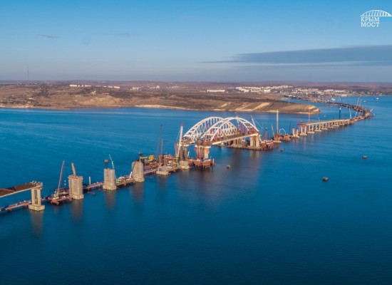 Установка автодорожной арки Керченского моста завершена, пролив открыт для судоходства